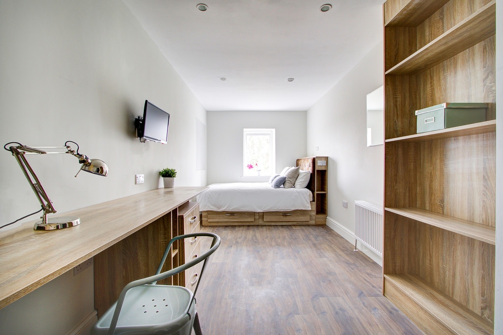 Flat R, Park View