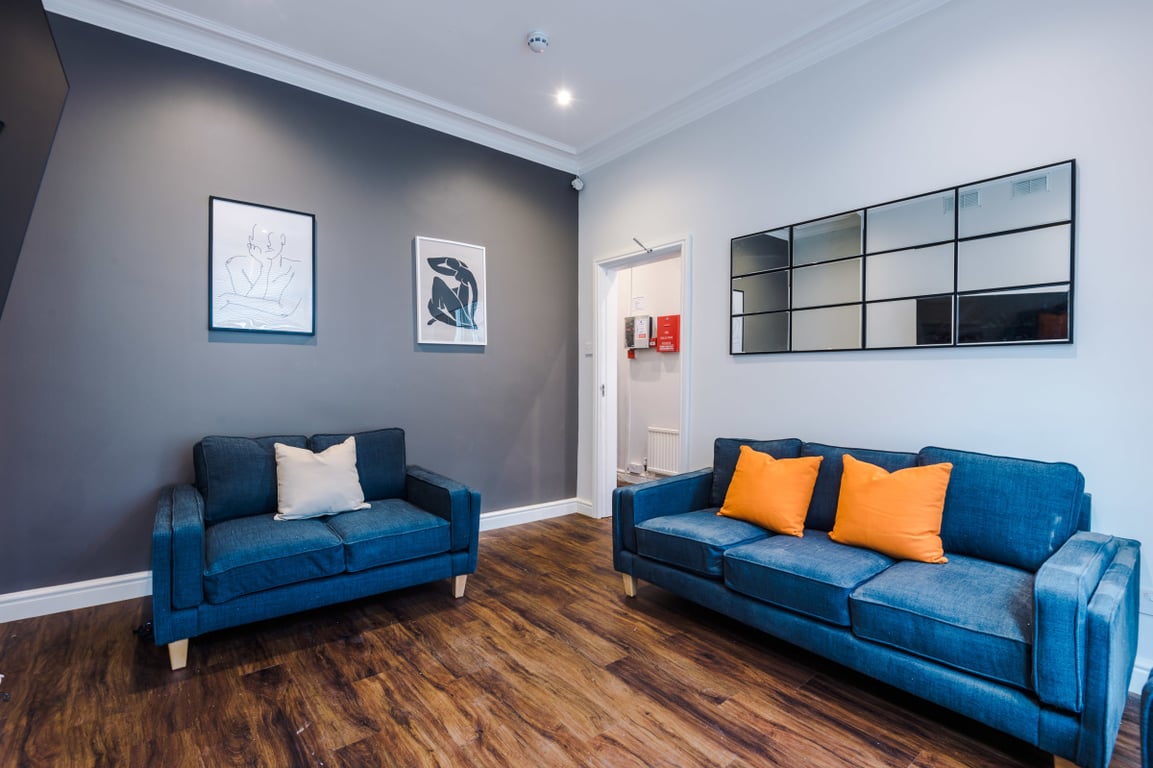17 Cawdor Road