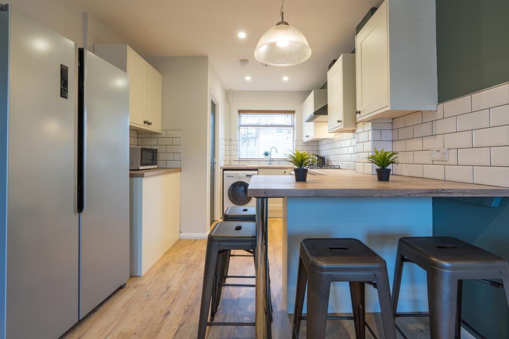 15b Larkdale Street