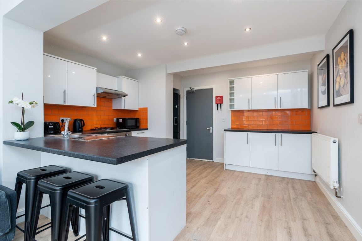 8 Holcombe Road
