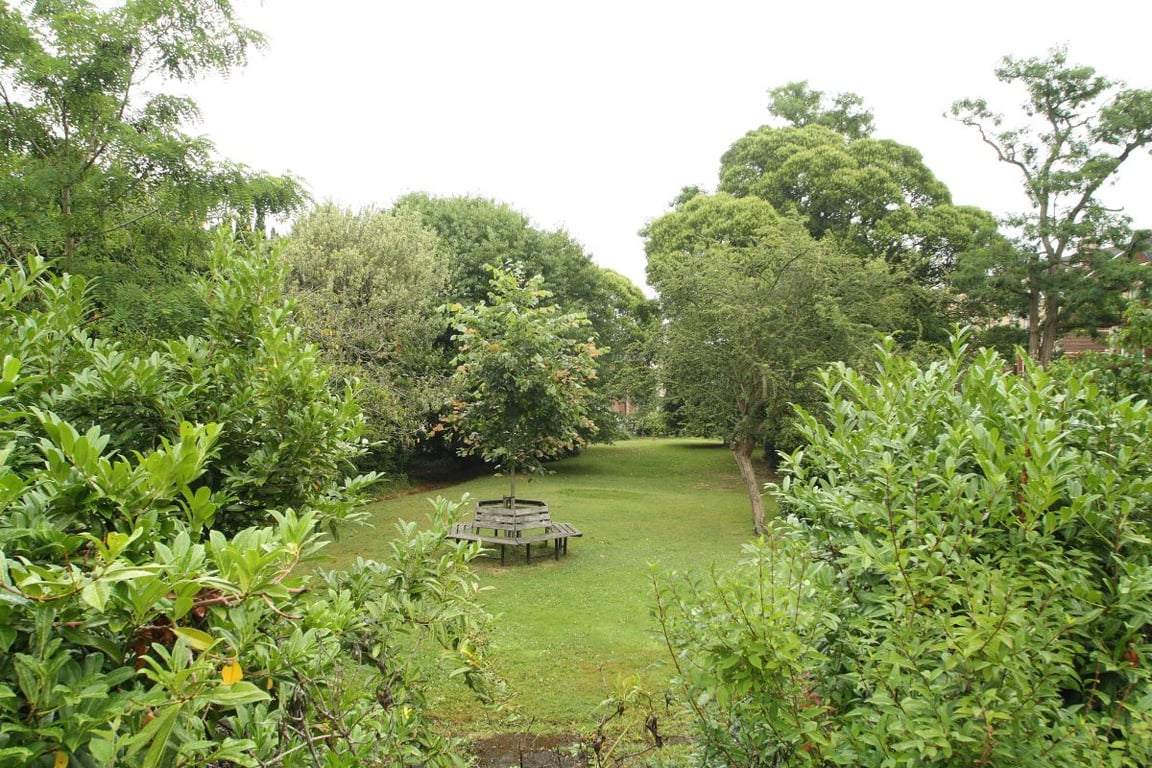 28 Powderham Crescent