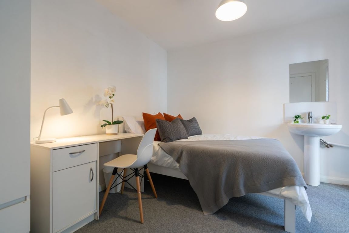 Flat C, 113 Portland Road