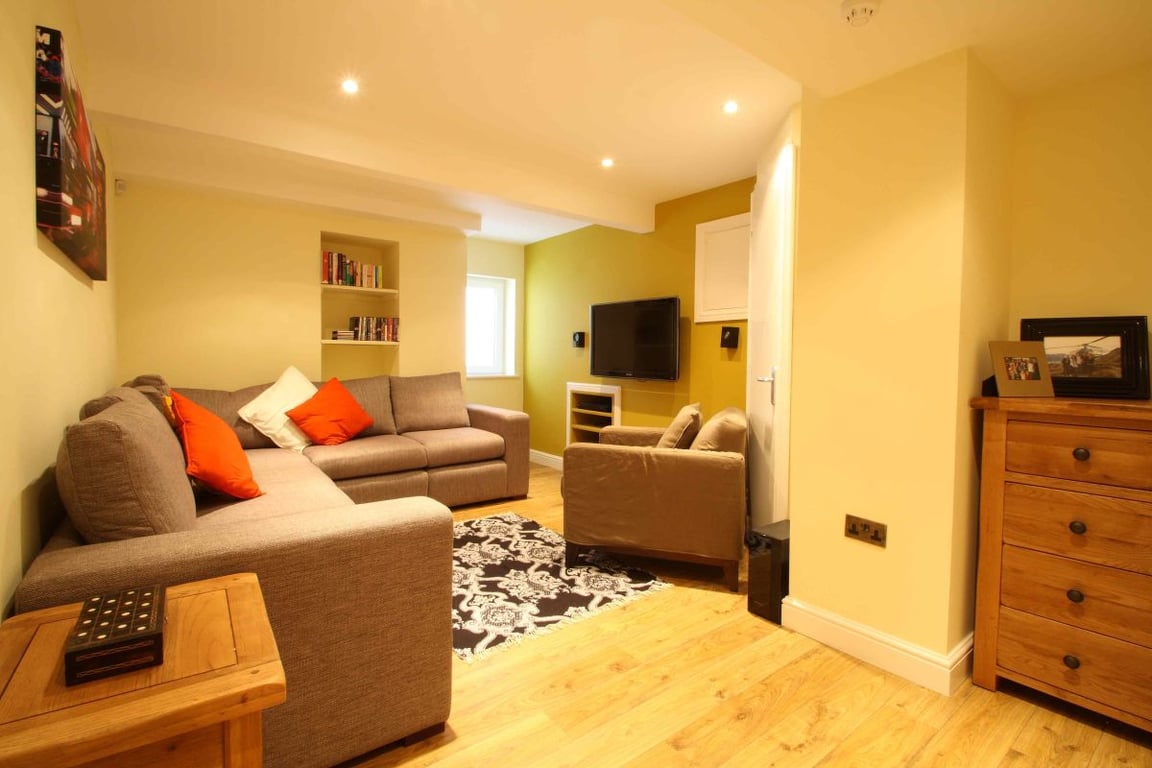 87 Lenton Boulevard