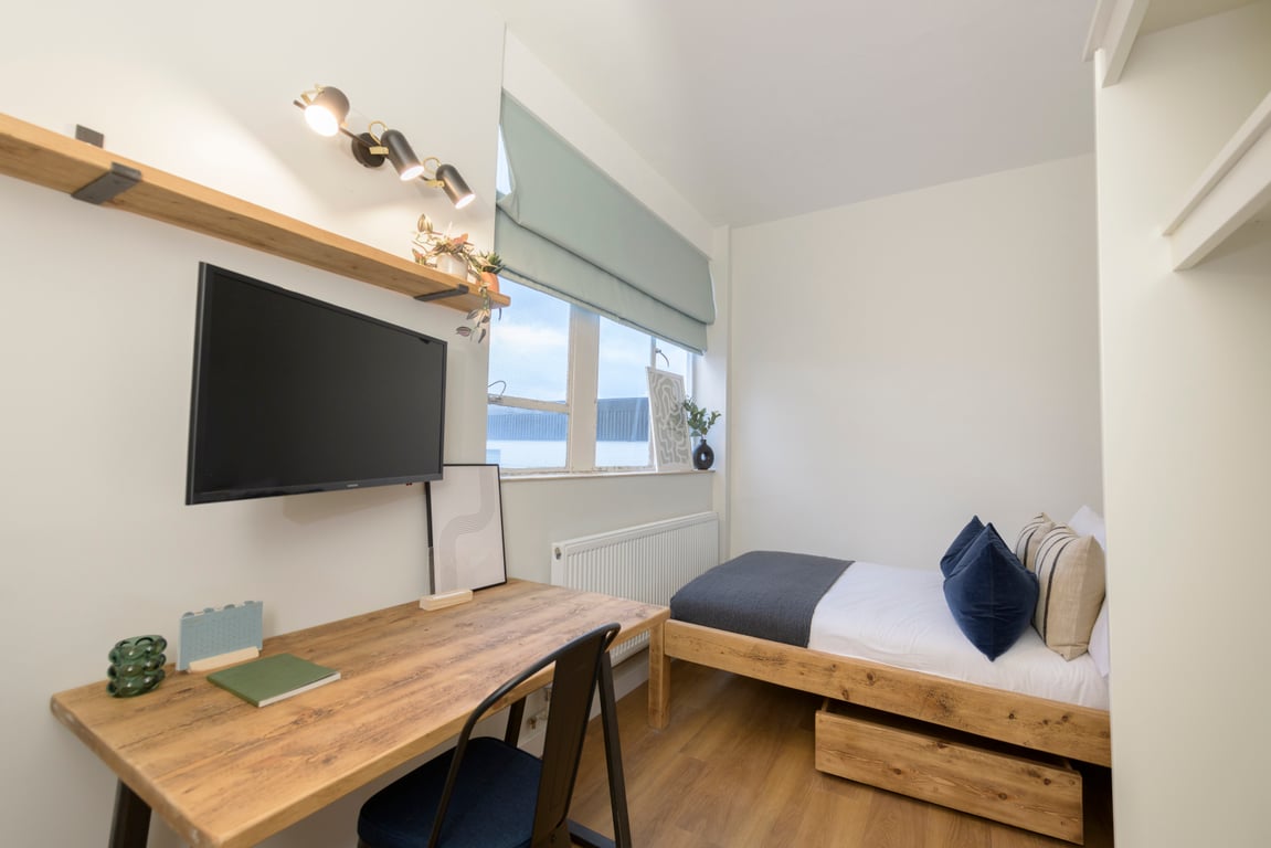 Flat 10, TW1X