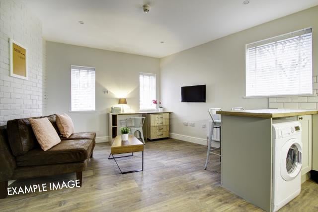 Flat 13, Hope Court