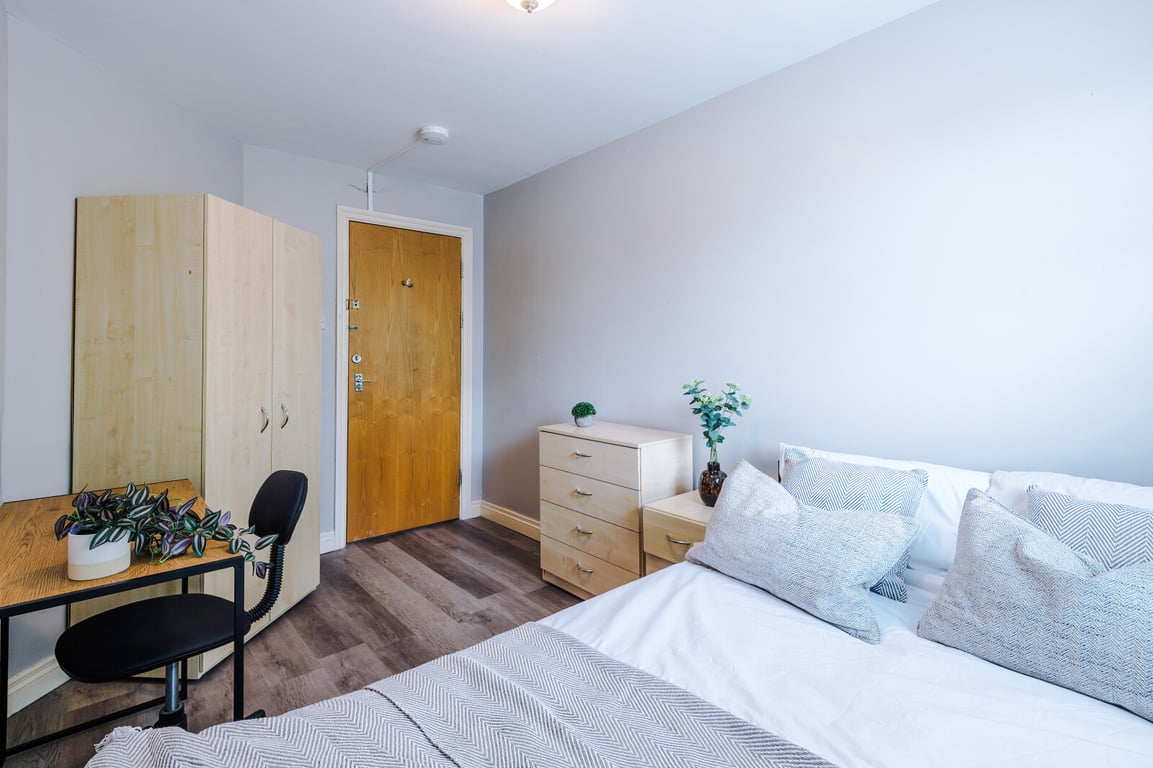 Flat 13, Lowry House