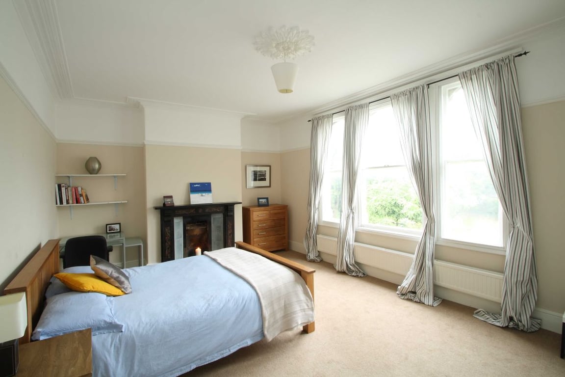 28 Powderham Crescent
