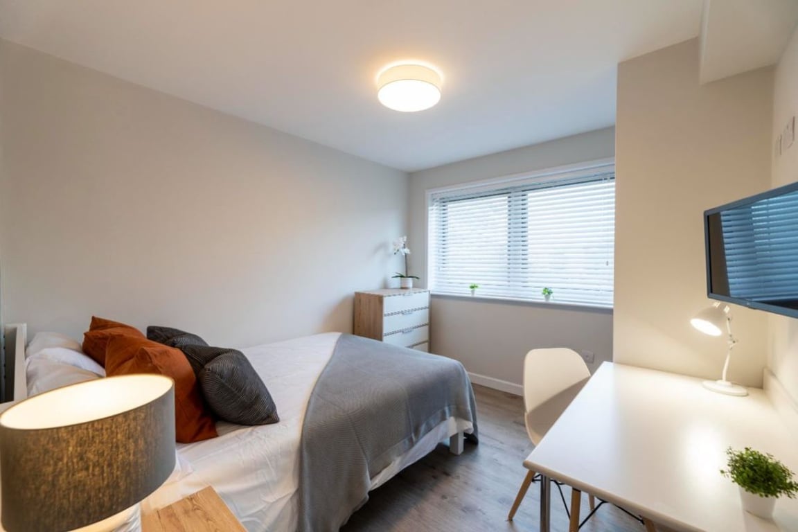Flat 6 The Square, 1 Falconar Street