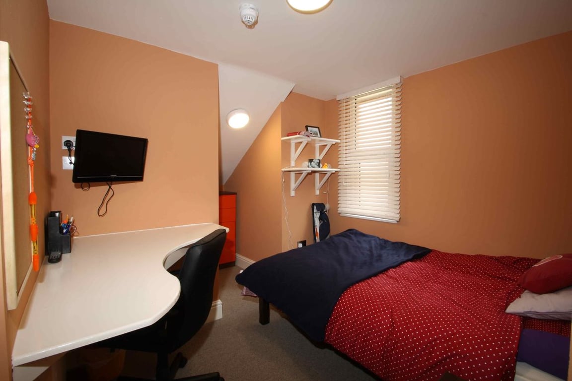 Flat 1, 7a Waverley Street