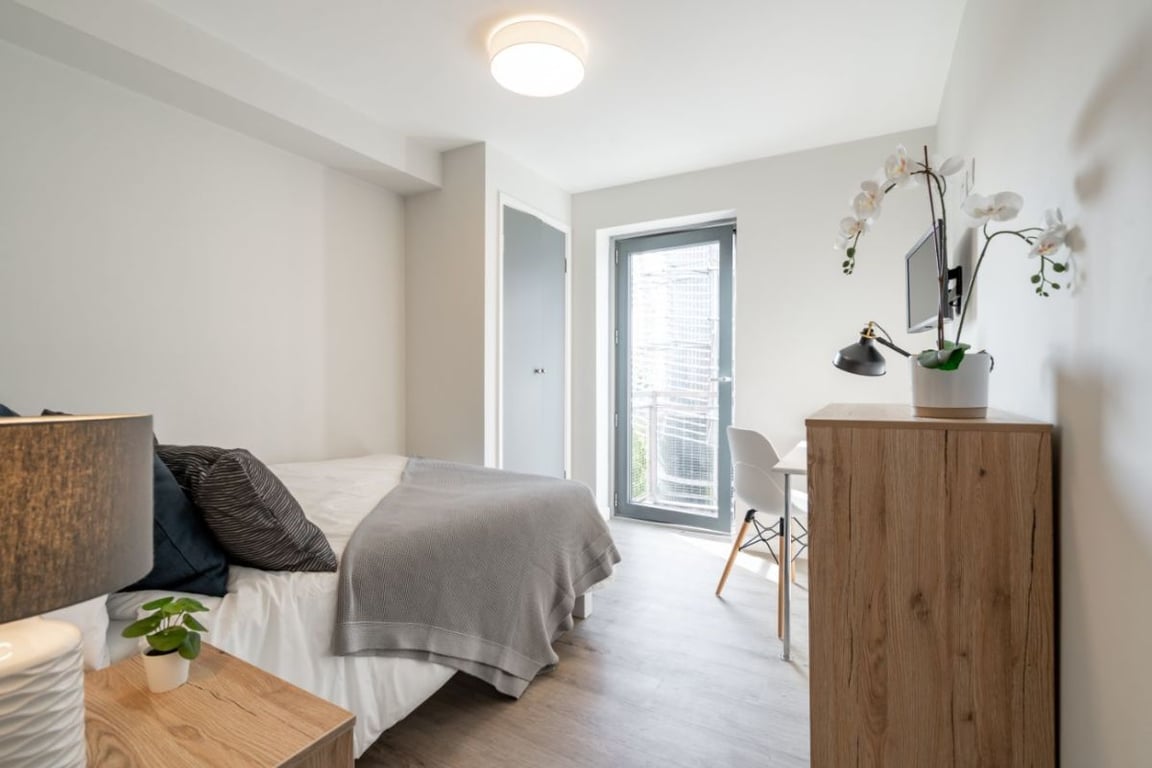 Flat 4 The Square, 1 Falconar Street