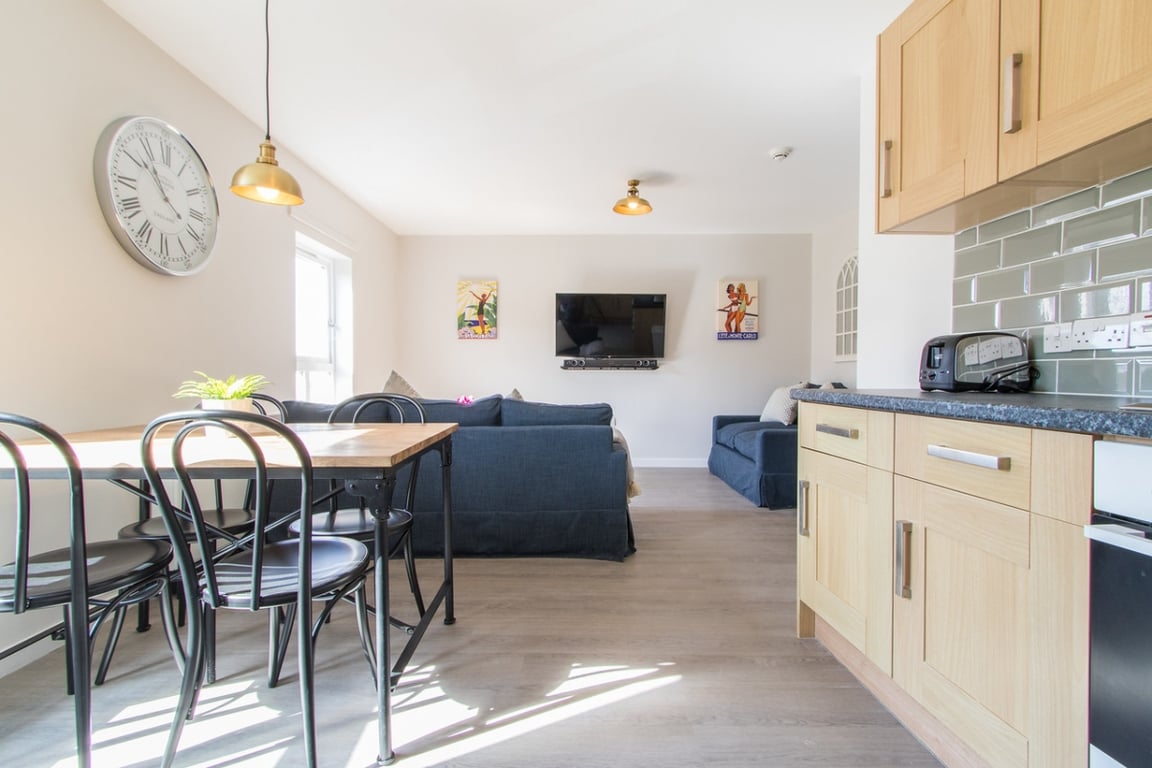 Flat 2, 7 Morrison Circus