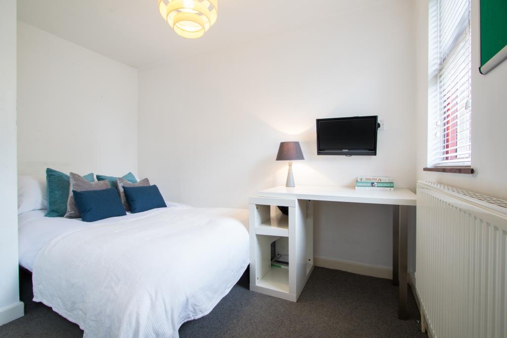 Flat 4, 17 Ladybarn Road