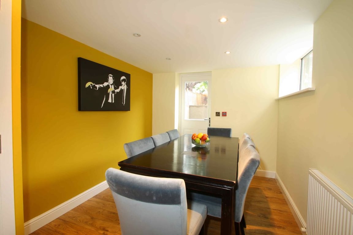 87 Lenton Boulevard
