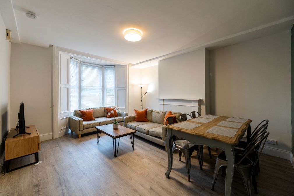 2 Gladstone Terrace