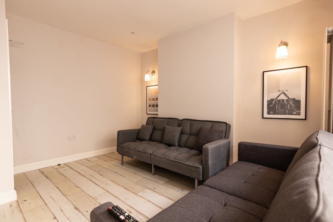 3 Gladstone Terrace