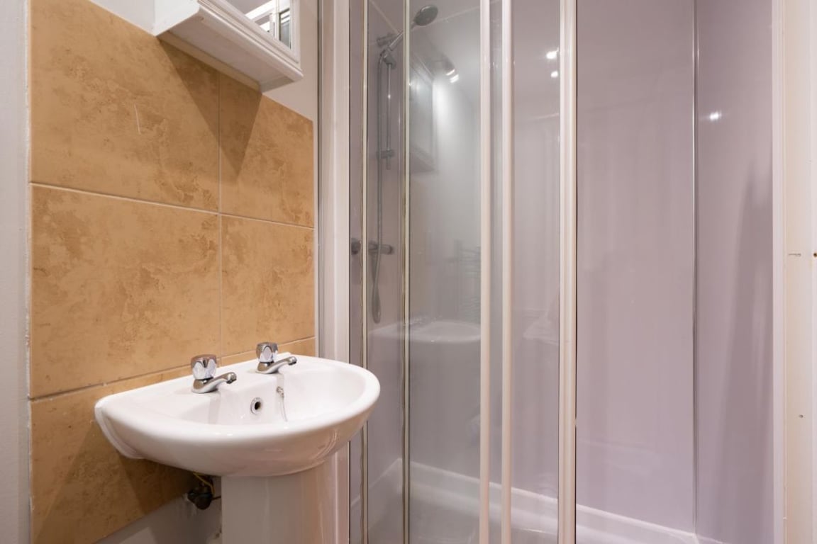 Flat 3 Shiners Yard, 123 Jesmond Road
