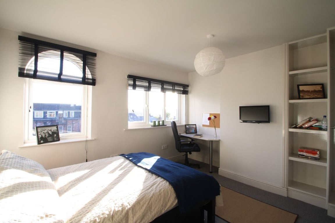 Flat 2, 154 Woodsley Road