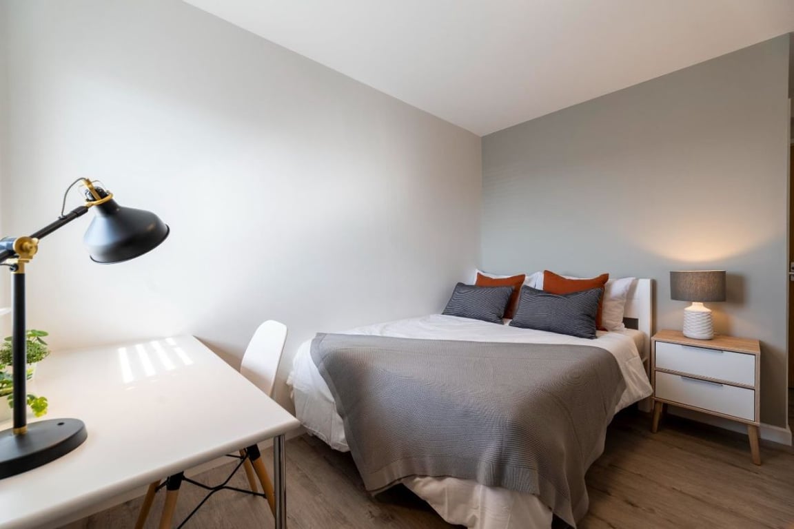 Flat 10 The Square, 1 Falconar Street