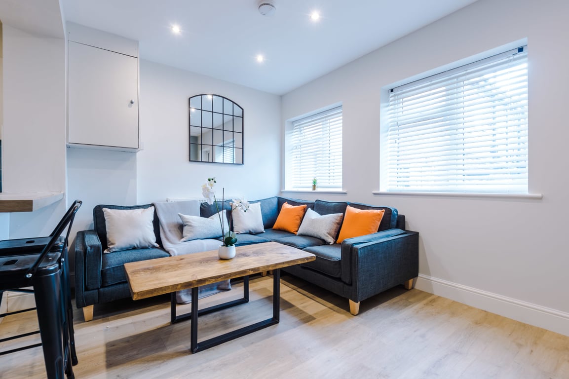 10 Holcombe Road