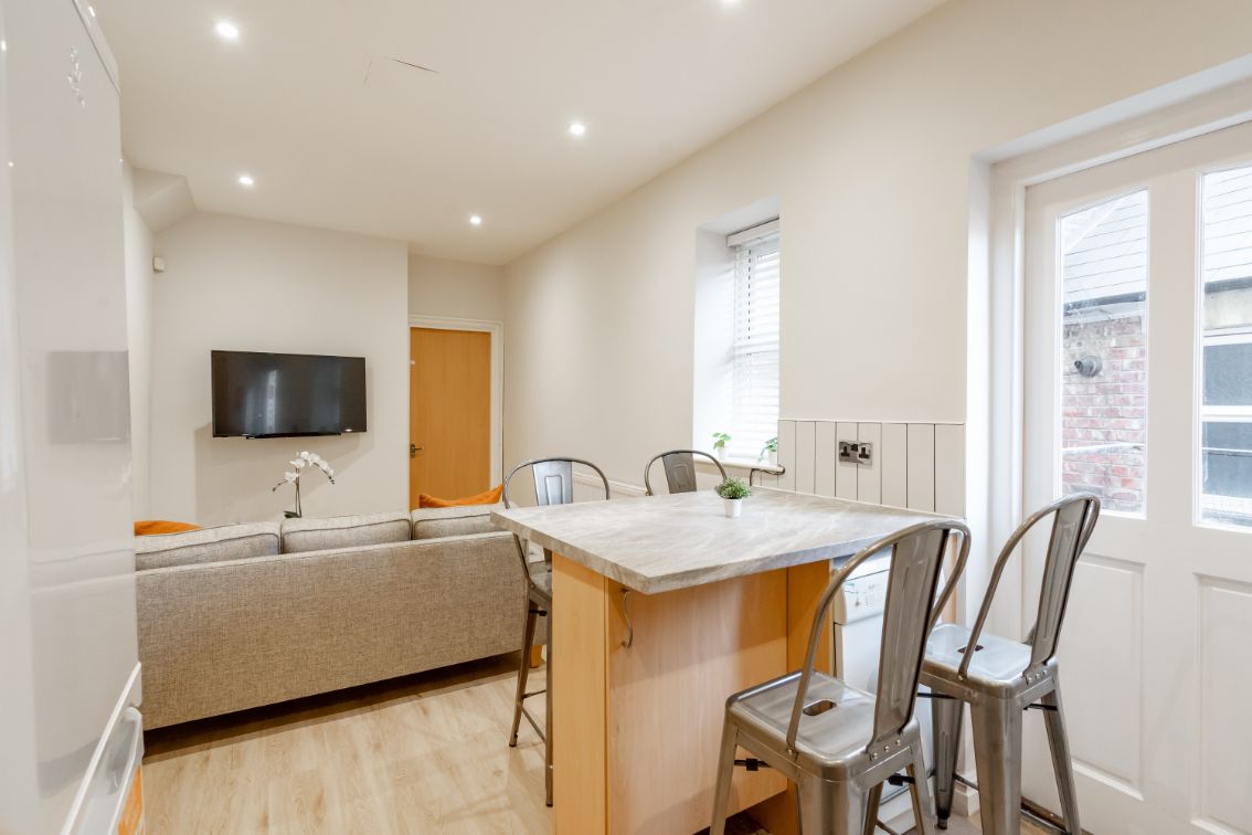 Flat 2, 269 Jesmond Road