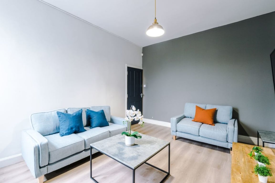 198 Sandyford Road