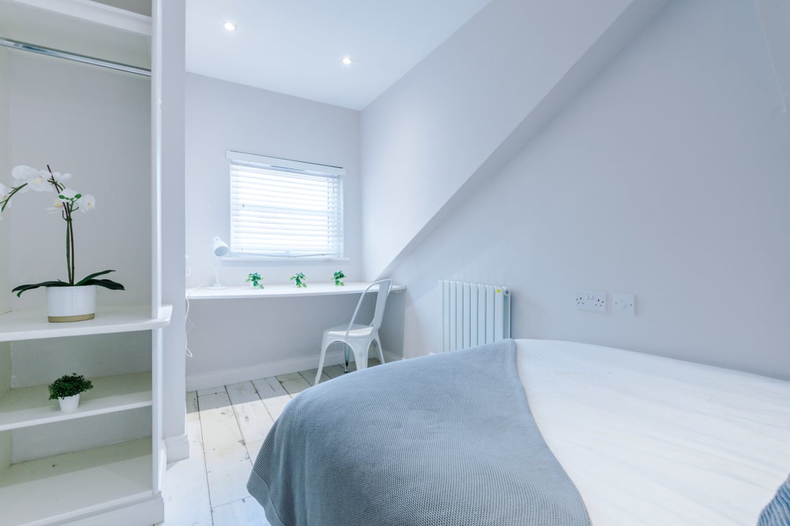 27 Woodcroft Road