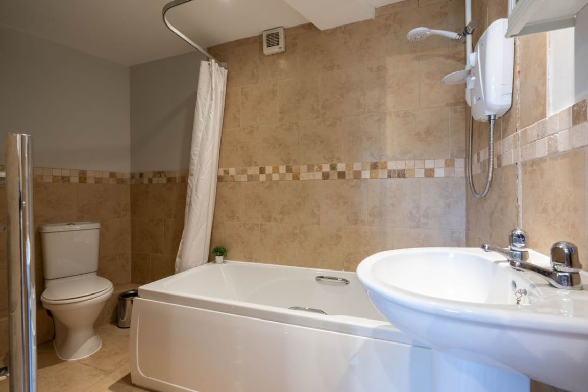 Flat 6 Shiners Yard, 123 Jesmond Road
