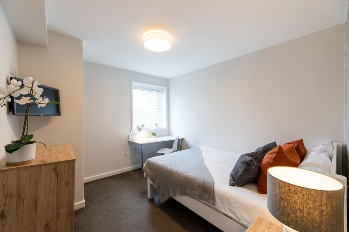 Flat 9 The Square, 1 Falconar Street