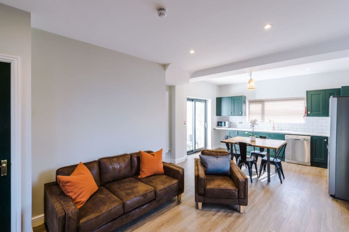 2 Balmoral Road