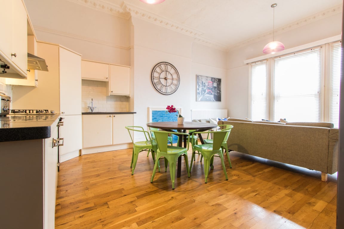 Flat 2, 7a Waverley Street