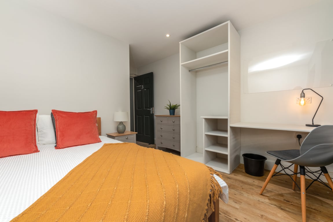 Flat 1, 124 Walter Road