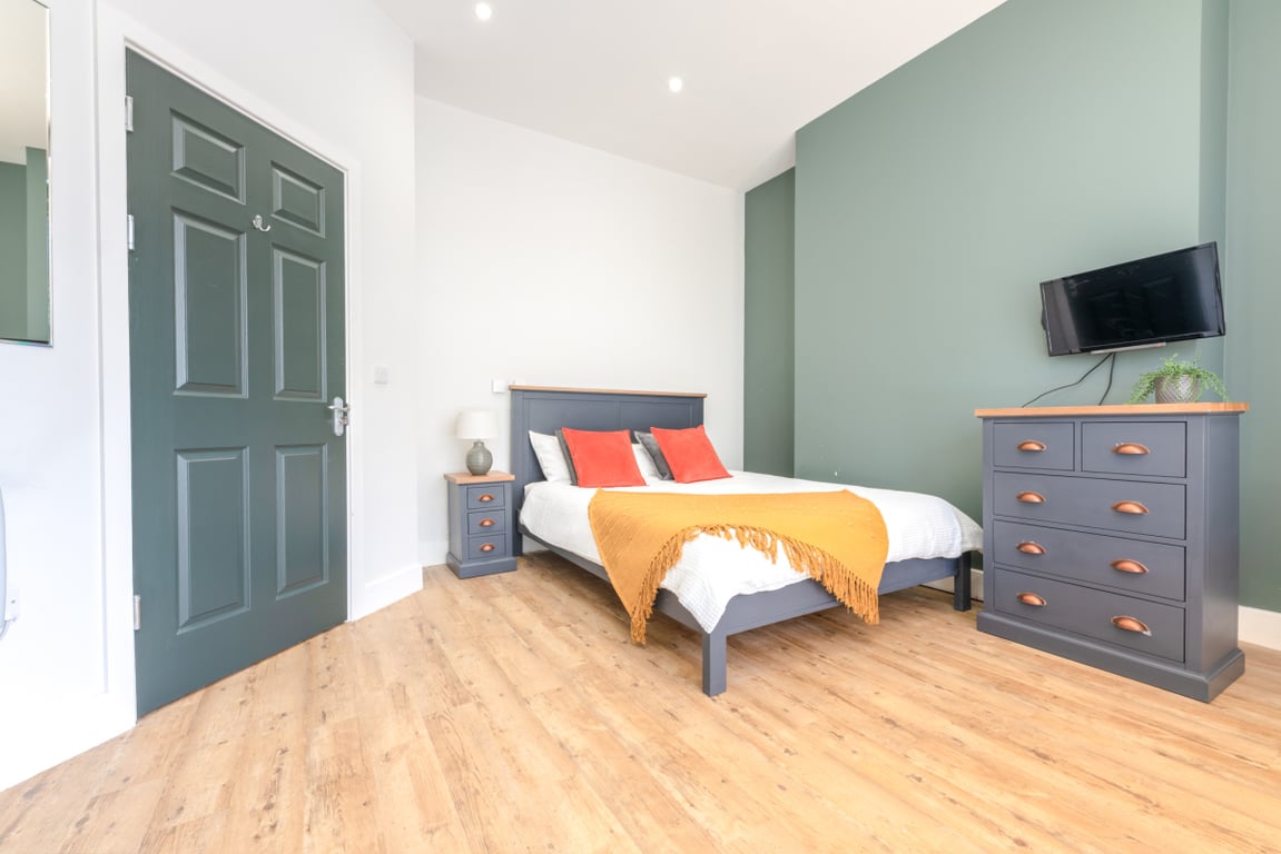 Flat 1, 122 Walter Road