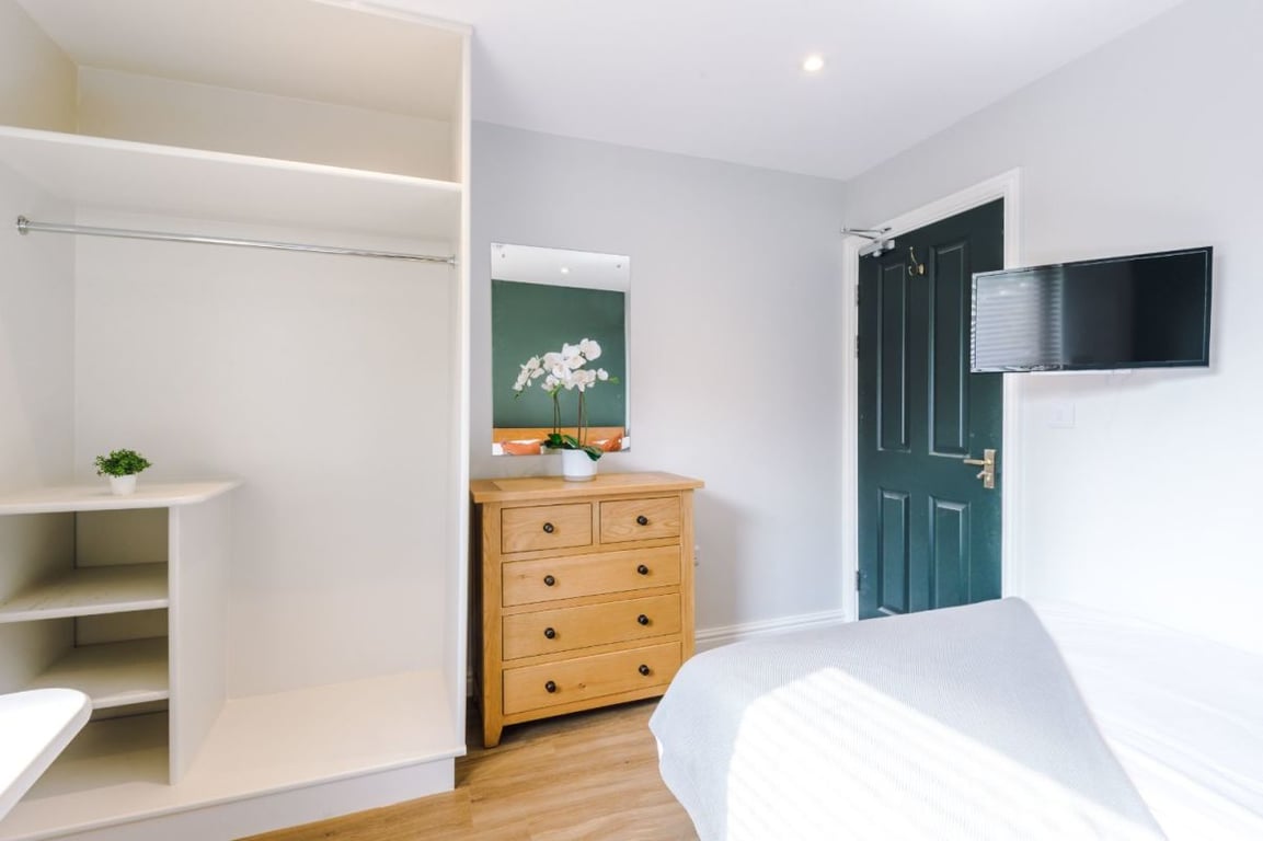 2 Balmoral Road