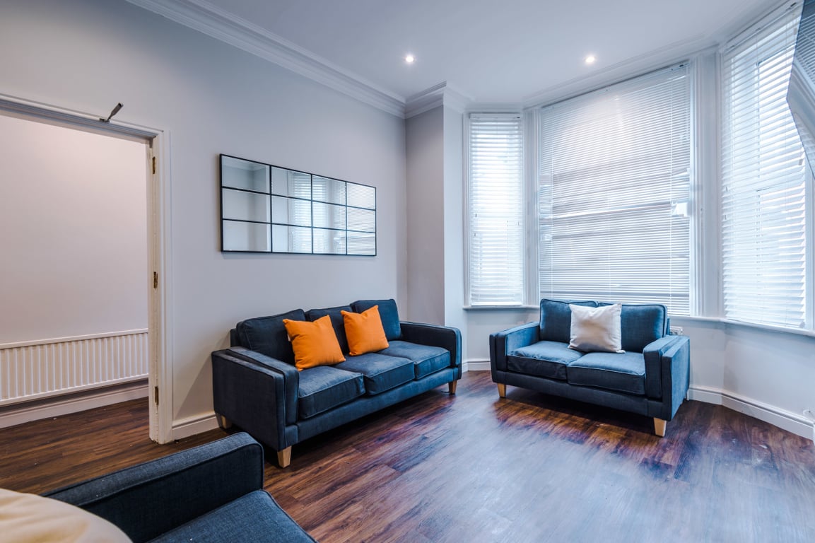 17 Cawdor Road