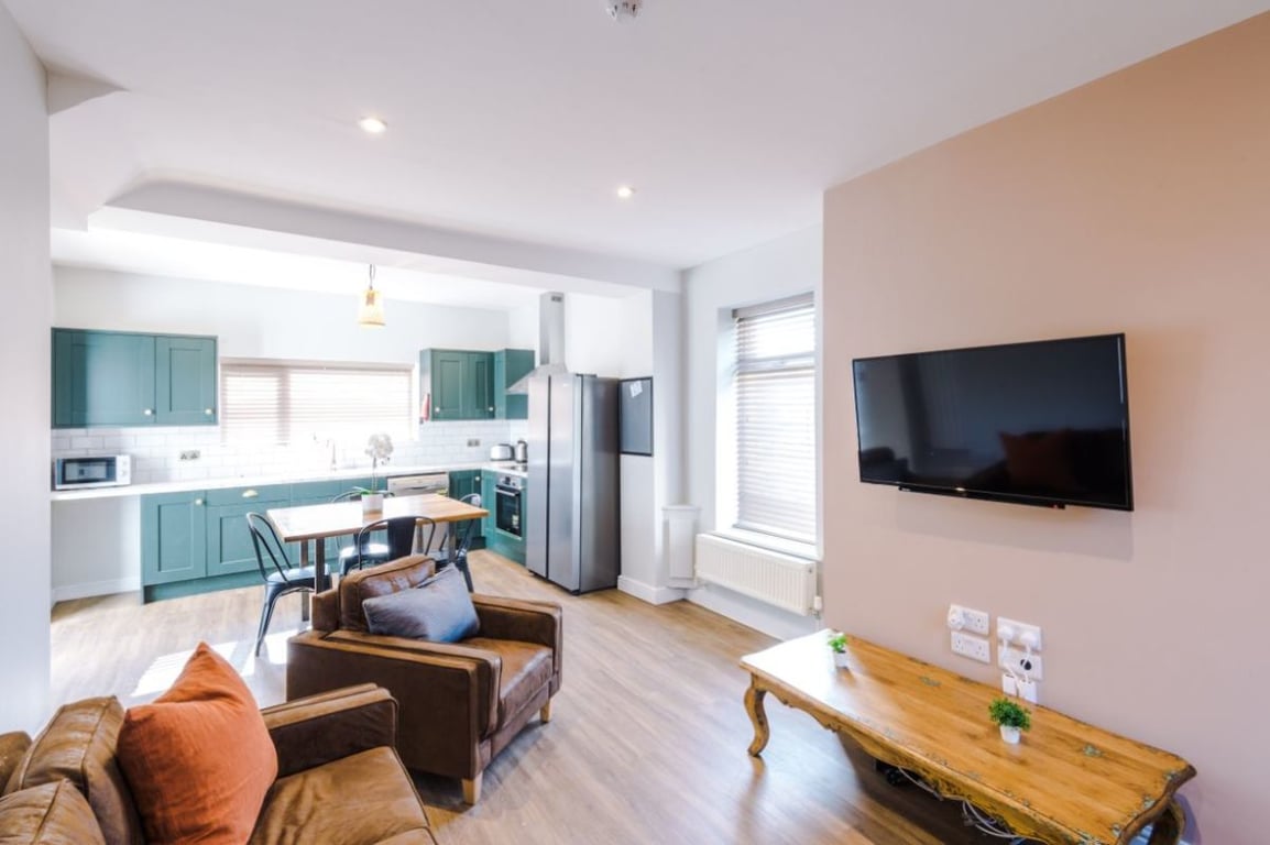 2 Balmoral Road