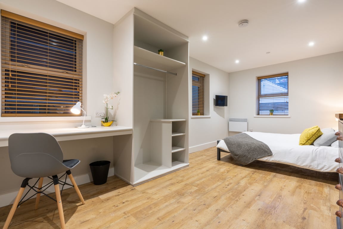 Flat 2, 126 Walter Road