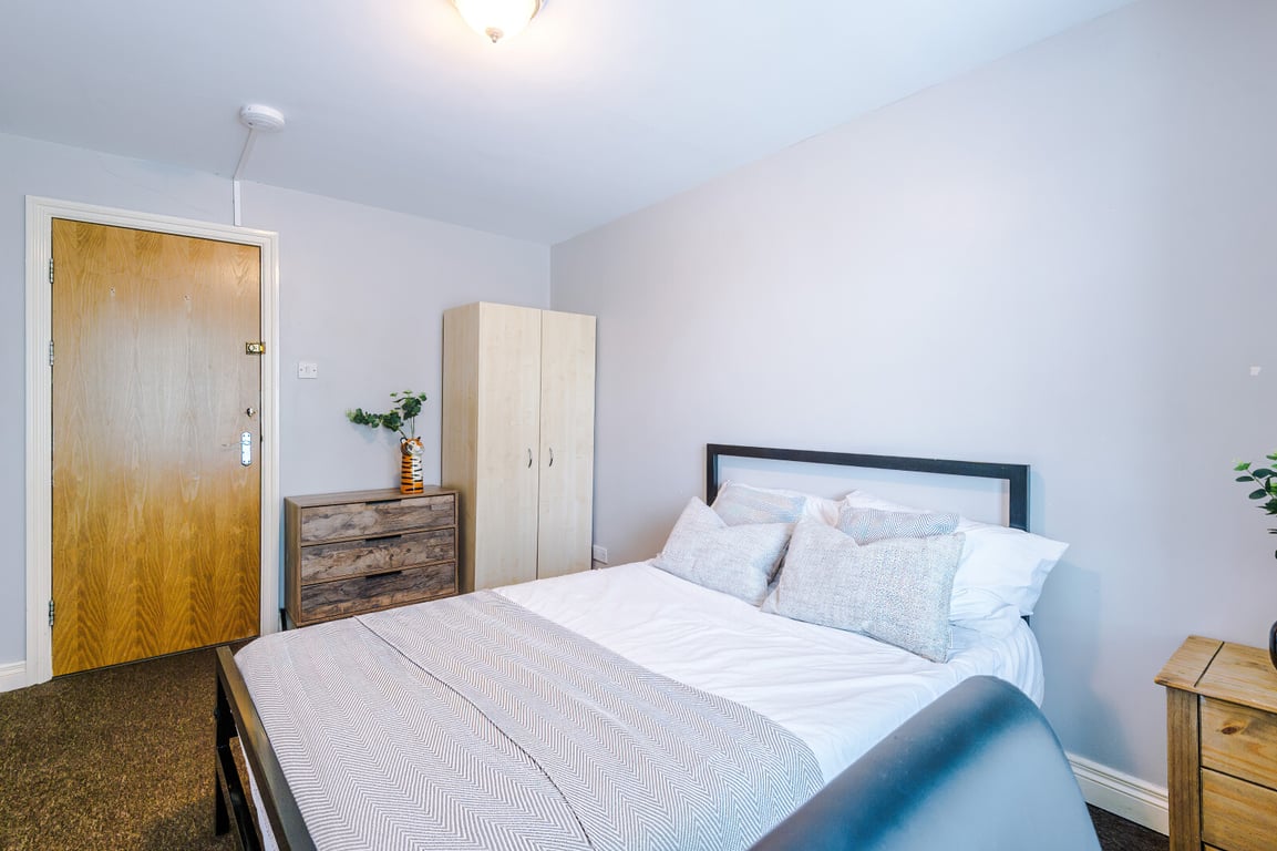 Flat 13, Lowry House