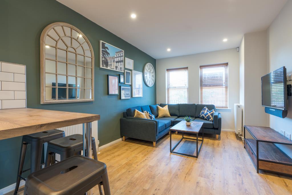 17b Larkdale Street