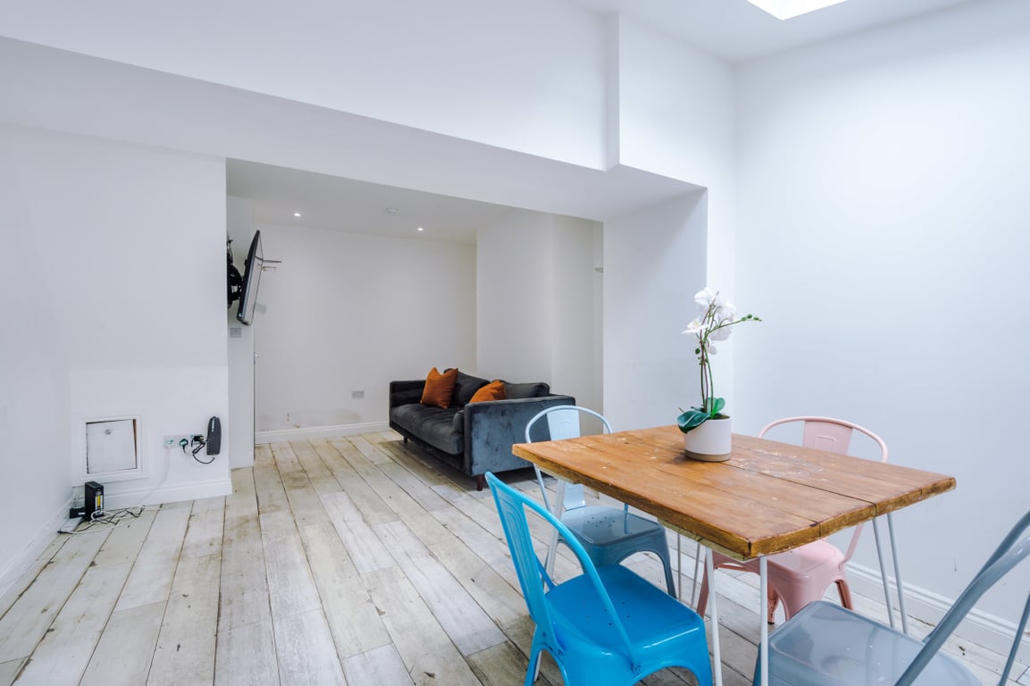 27 Gladstone Terrace