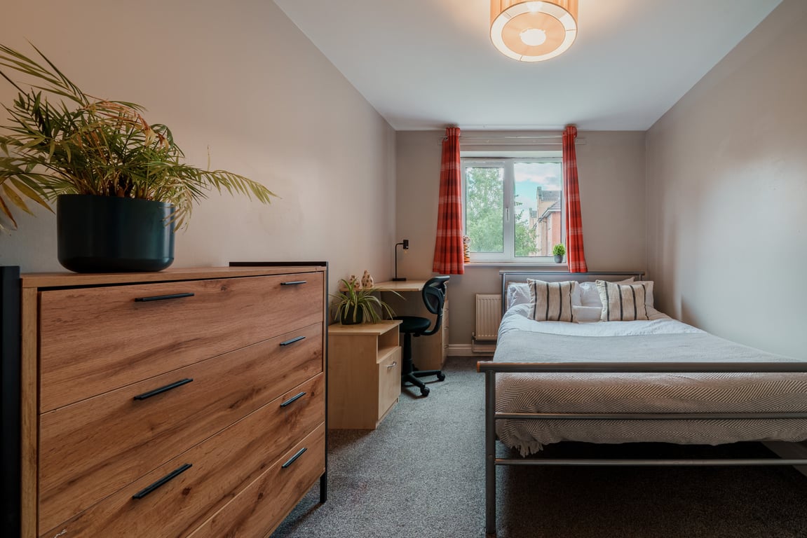 Flat 8, Newton House