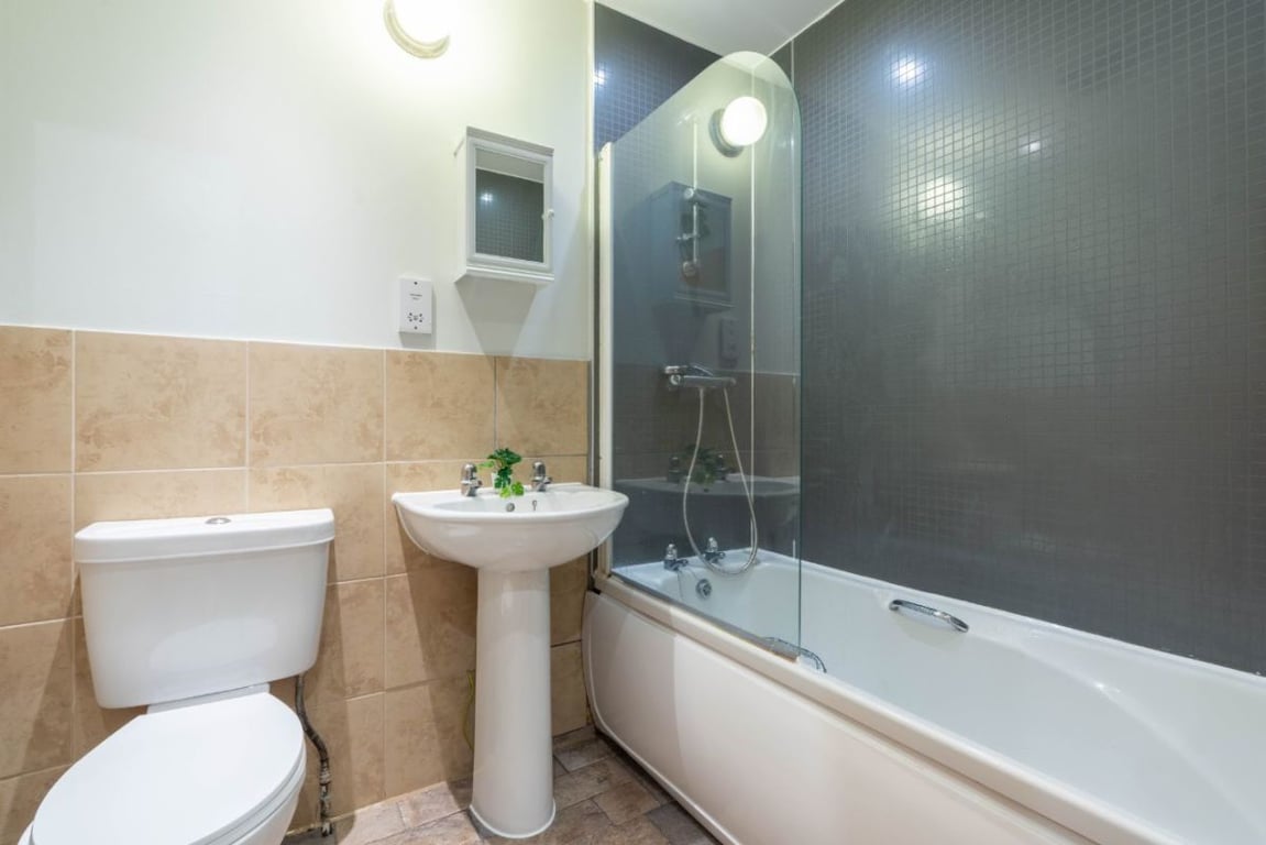 Flat 2 Shiners Yard, 123 Jesmond Road