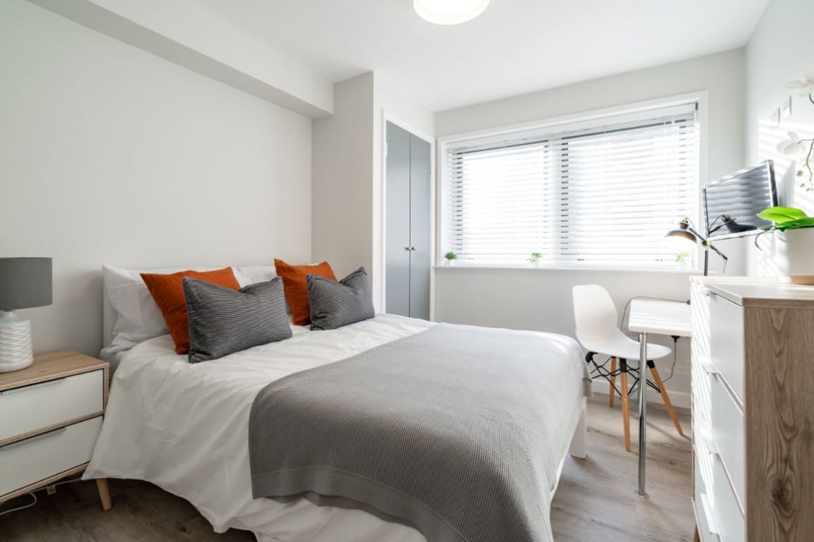 Flat 5 The Square, 1 Falconar Street