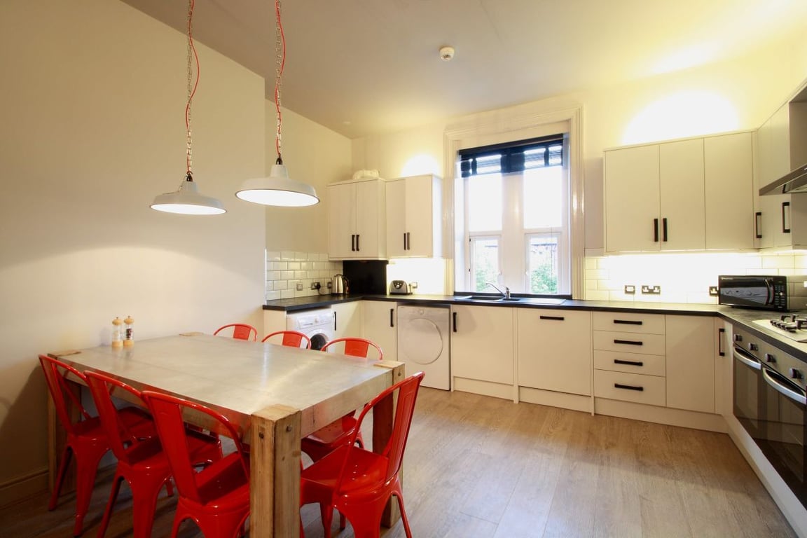 Flat 2, 154 Woodsley Road