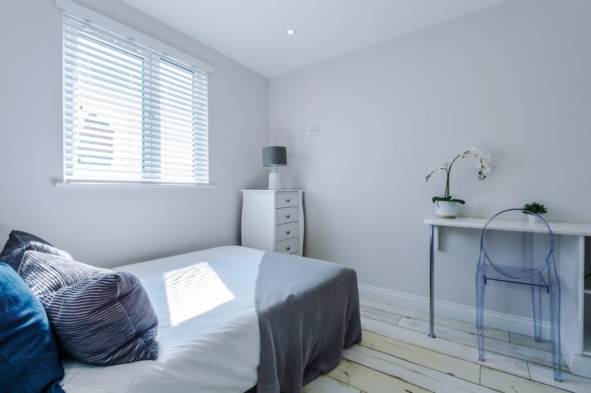 27 Woodcroft Road