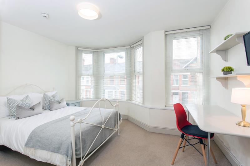 128 Inverness Place