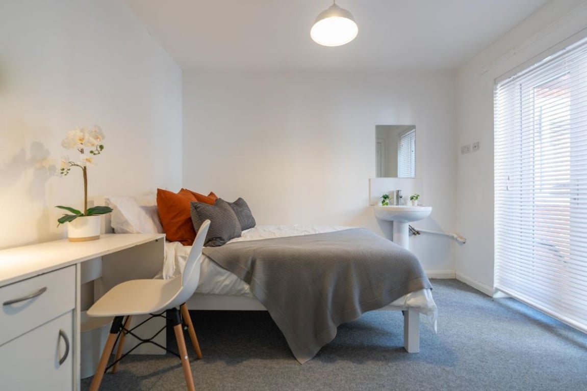 Flat C, 113 Portland Road