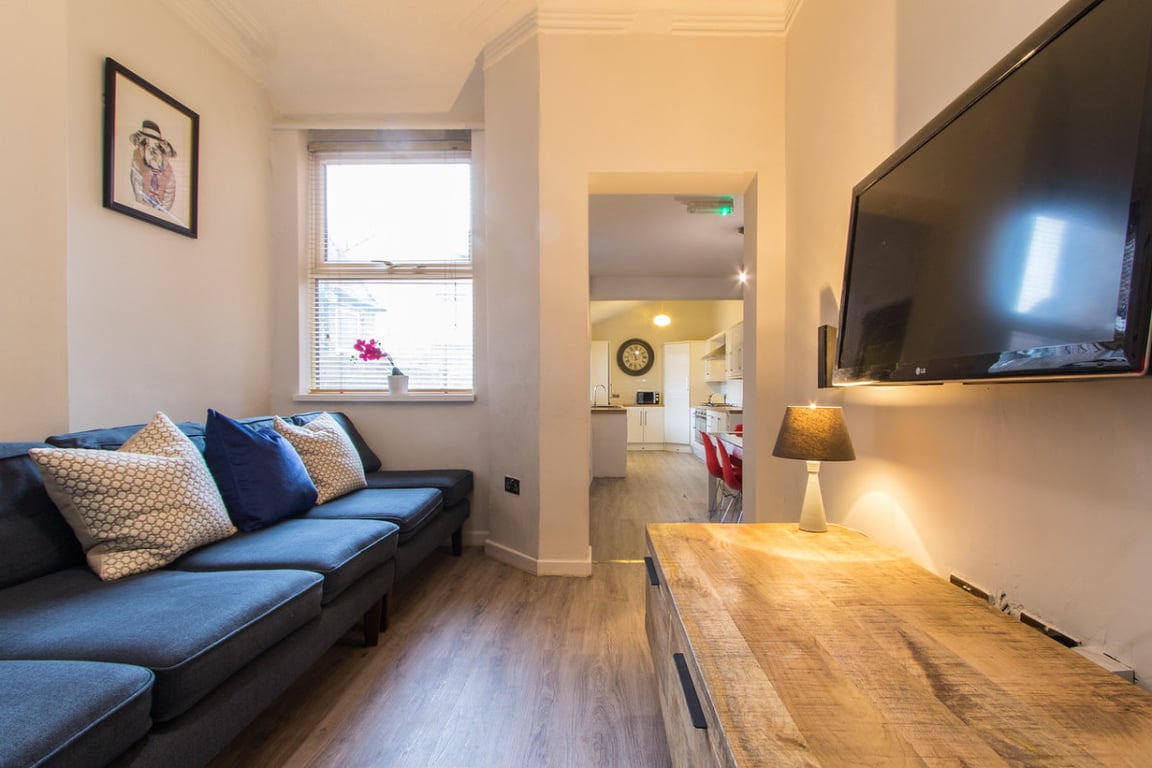 9 Cawdor Road
