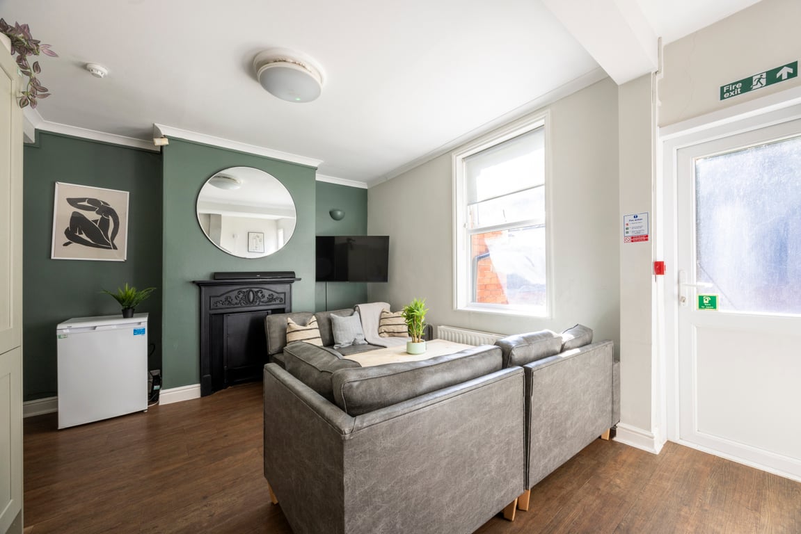 25 Elmsthorpe Avenue