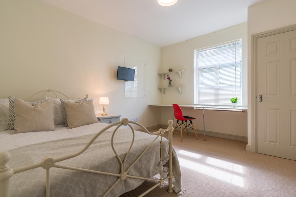 49b Colum Road