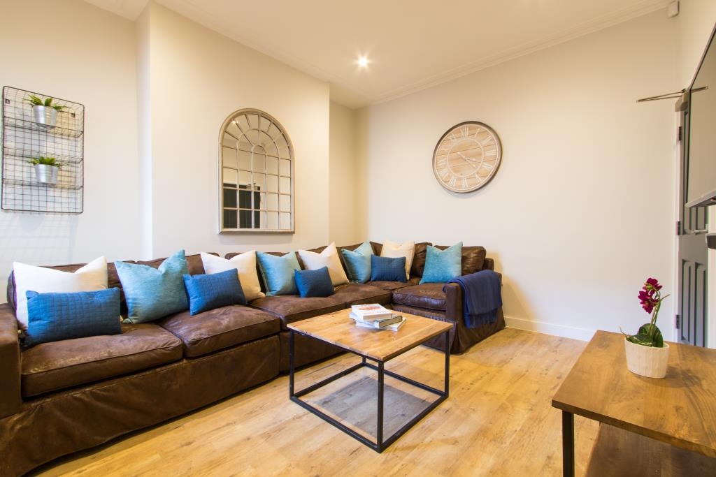 38 Woodcroft Road